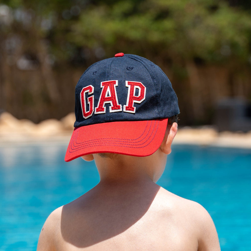 GAP Black/Red Cap